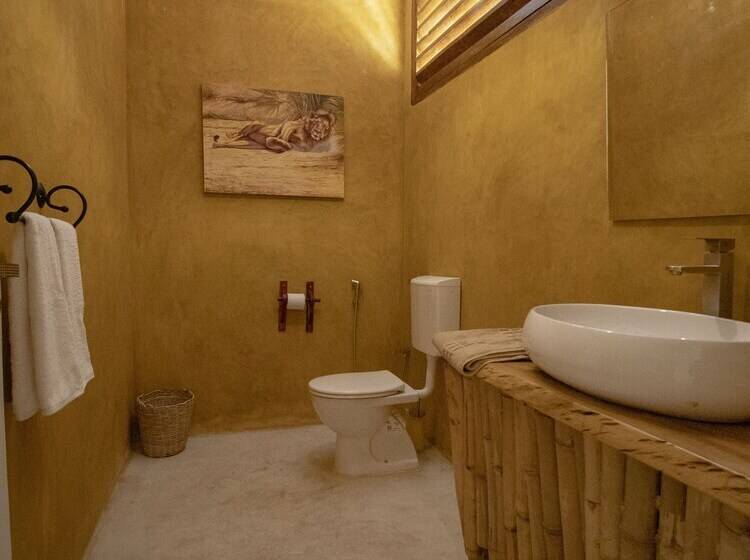 Tropical Boutique Hotel & Resto