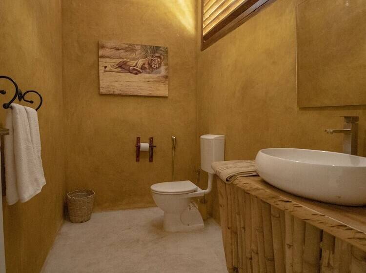 Tropical Boutique Hotel & Resto