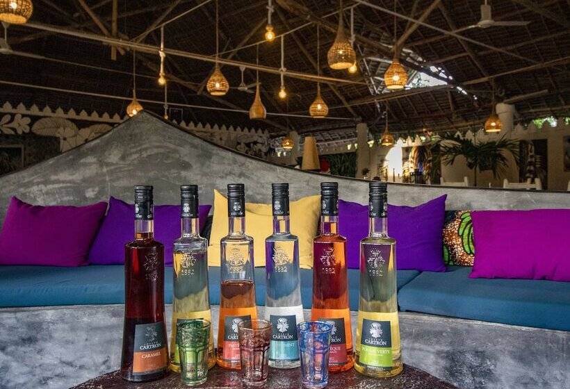 Tropical Boutique Hotel & Resto