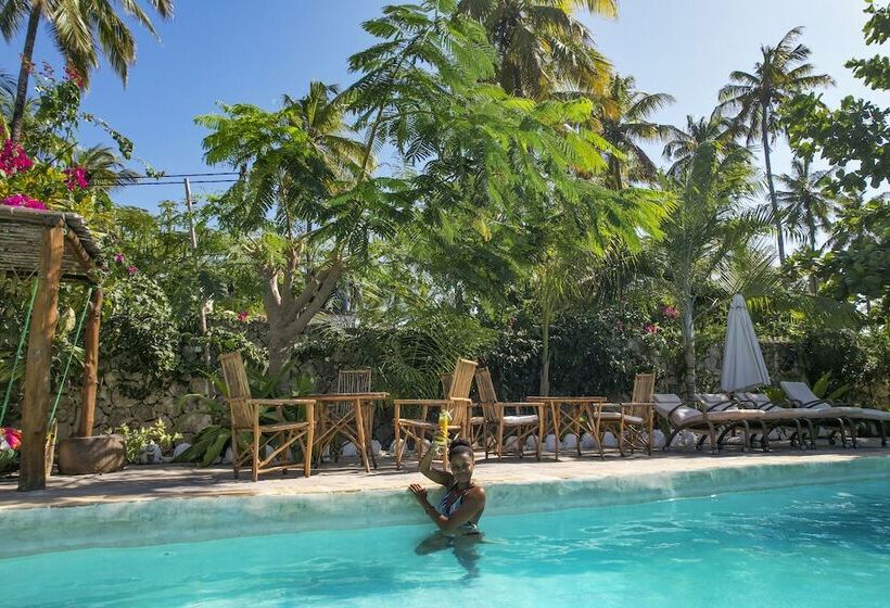 Tropical Boutique Hotel & Resto