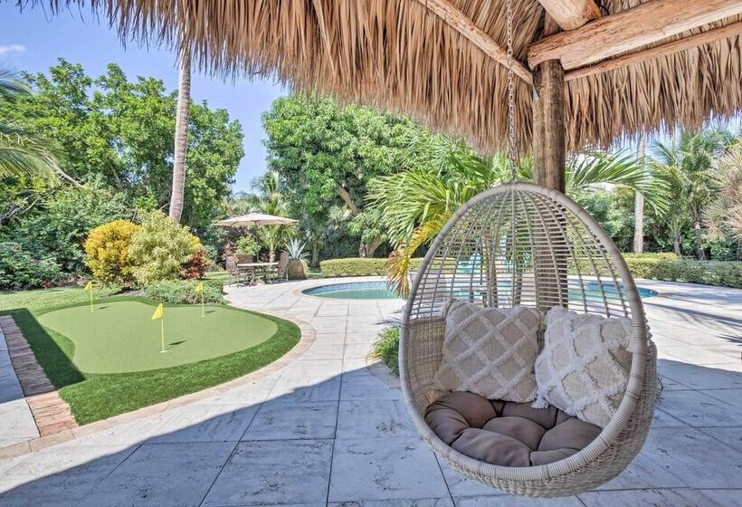 Poolside Paradise W/ Tropical Hut In Palm Beach
