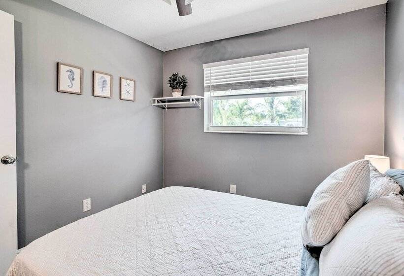 Poolside Paradise W/ Tropical Hut In Palm Beach