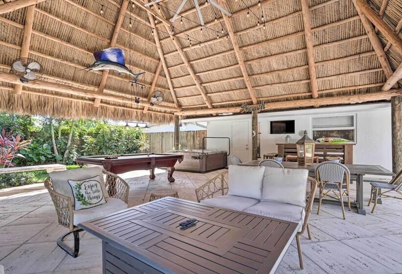 Poolside Paradise W/ Tropical Hut In Palm Beach