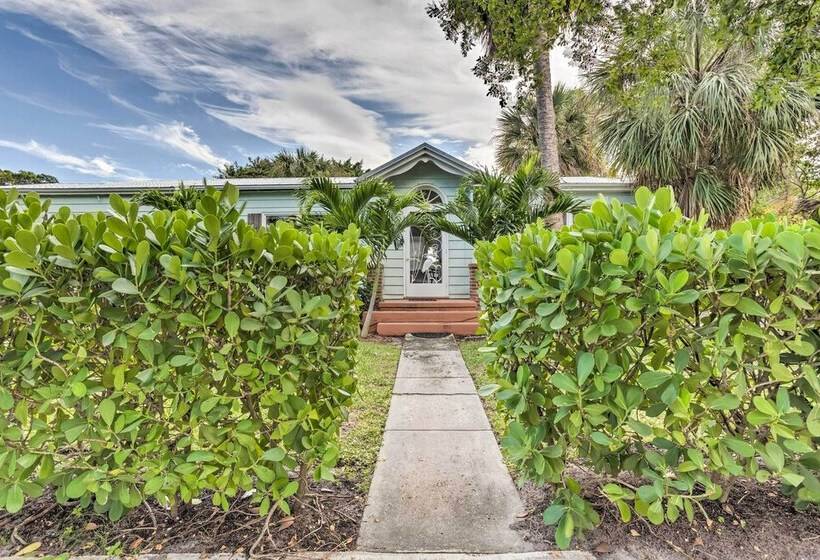 West Palm Beach Bungalow W/ Shared Backyard