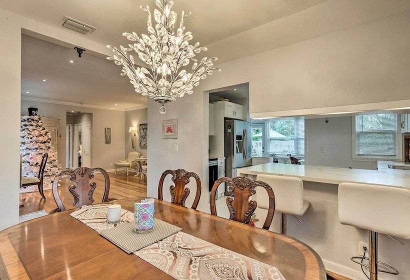 West Palm Beach Bungalow W/ Shared Backyard