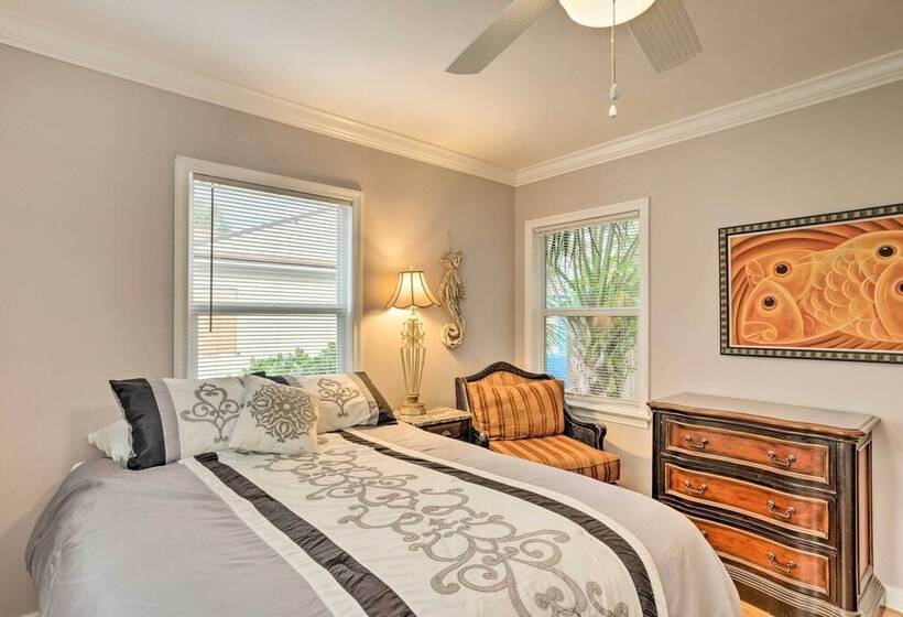 West Palm Beach Bungalow W/ Shared Backyard