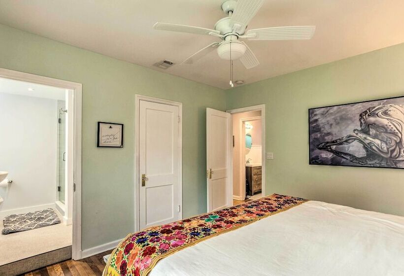 West Palm Beach Bungalow W/ Shared Backyard