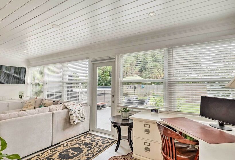 West Palm Beach Bungalow W/ Shared Backyard