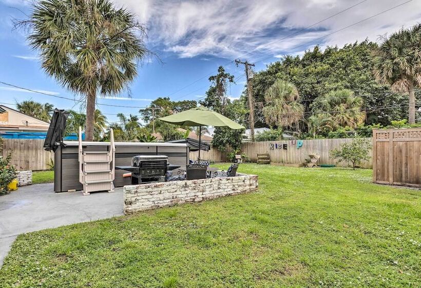 West Palm Beach Bungalow W/ Shared Backyard