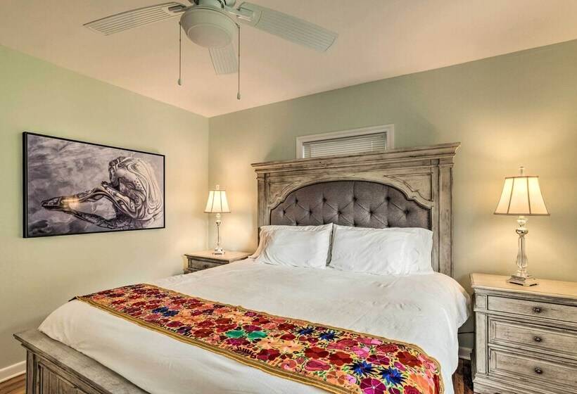 West Palm Beach Bungalow W/ Shared Backyard