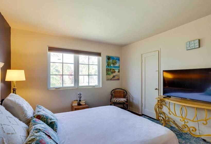 West Palm Beach Home W/ Fenced In Yard & Deck!