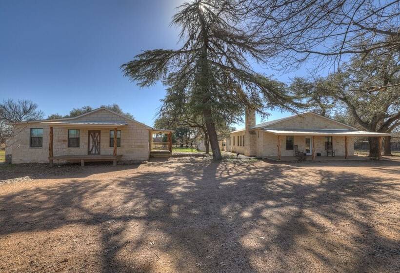 Willies House With Country Views   Shared Party Barn