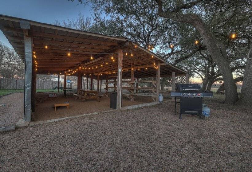Willies House With Country Views   Shared Party Barn
