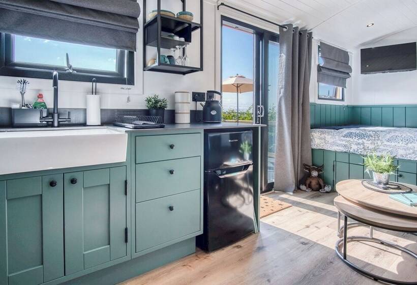 Willows Rest   1 Bed Shepherd S Hut   Pentlepoir