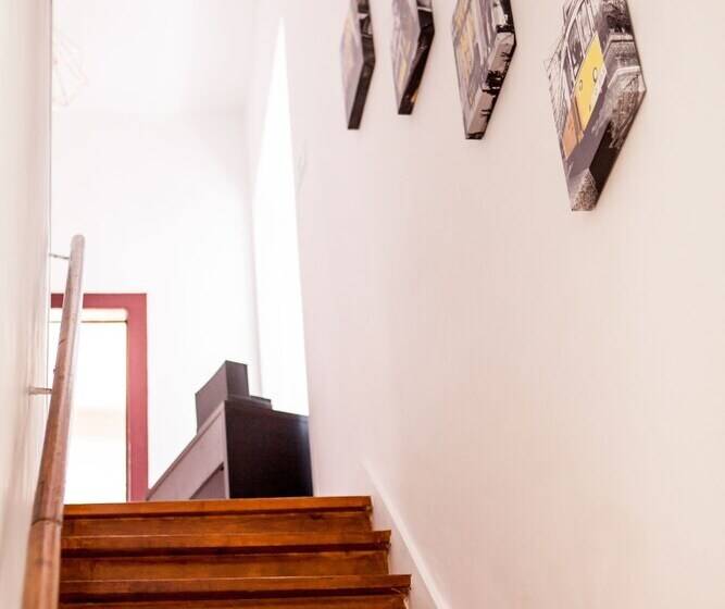 هاستل Lx Center Chiado