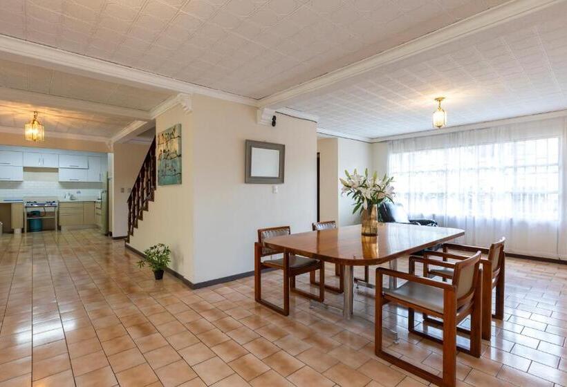 تختخواب و صبحانه Cata Bed Breakfast