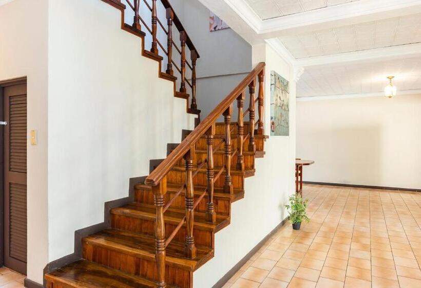 تختخواب و صبحانه Cata Bed Breakfast