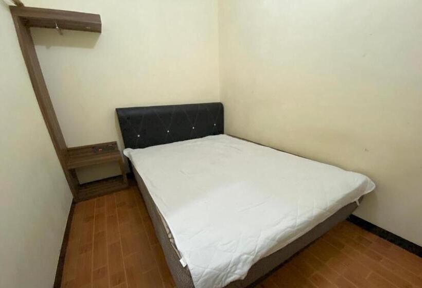 בית מלון כפרי Oyo 92932 Guesthouse Marbella