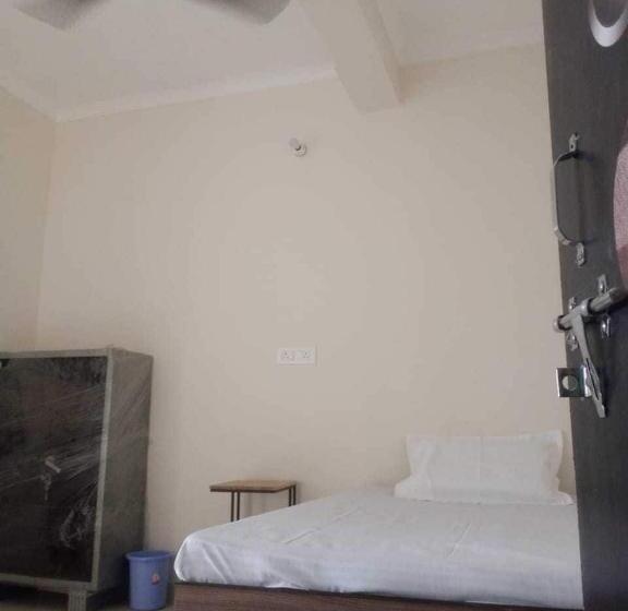 酒店 Oyo Bhavya Guest House