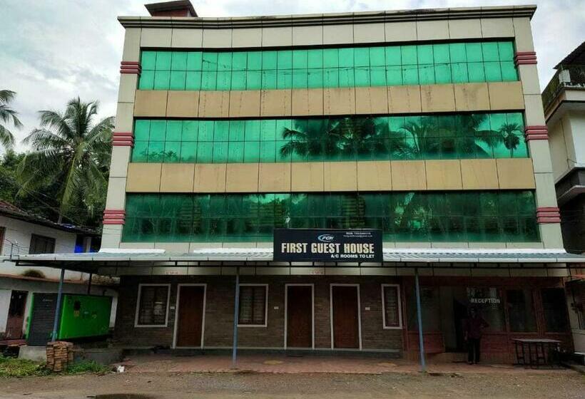 ホテル Oyo Flagship First Guest House