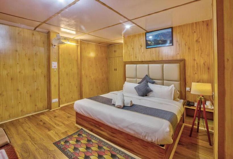 Отель The Shivalaya Retreat A River Side Resort