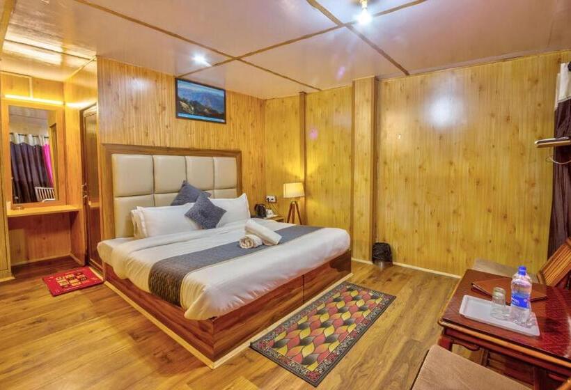 Отель The Shivalaya Retreat A River Side Resort