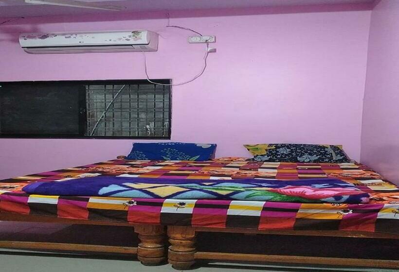 호텔 Yashoda Lodge Hingoli