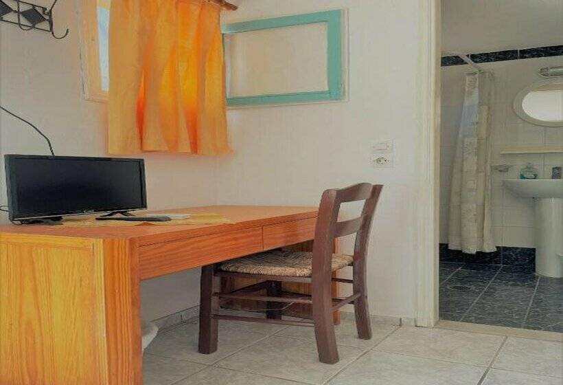 Santorini Camping & Hostel