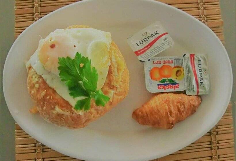 Santorini Camping & Hostel