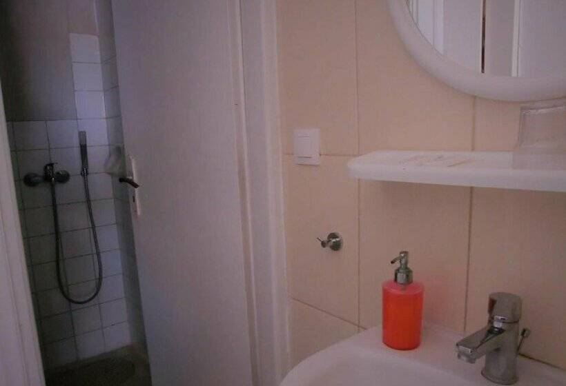 Santorini Camping & Hostel