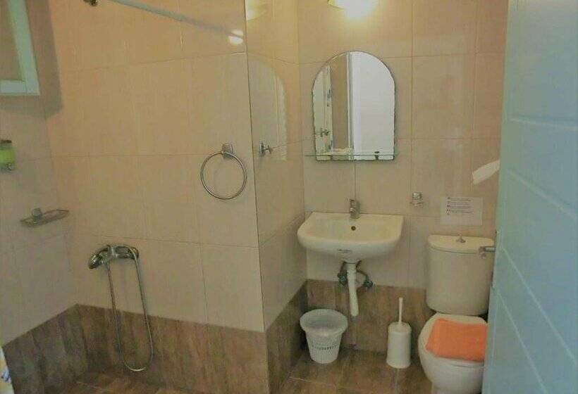 Santorini Camping & Hostel