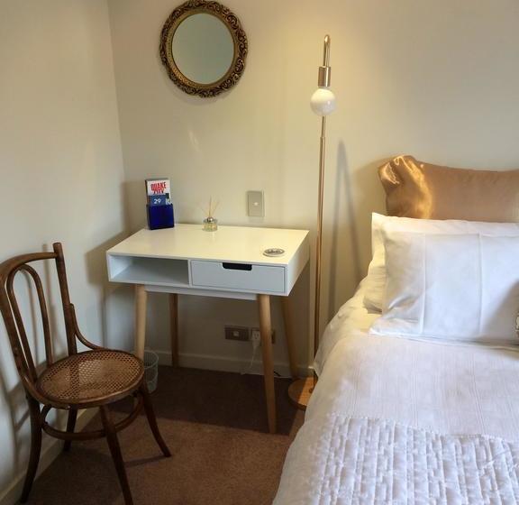 40 Thornycroft Street Bed And Breakfast