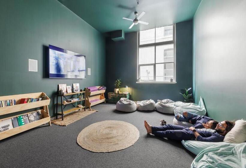 Общежитие Selina Central Melbourne