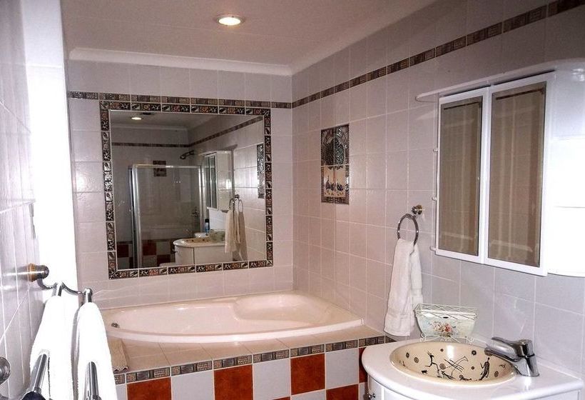 Bed and Breakfast Ikhaya Guest House