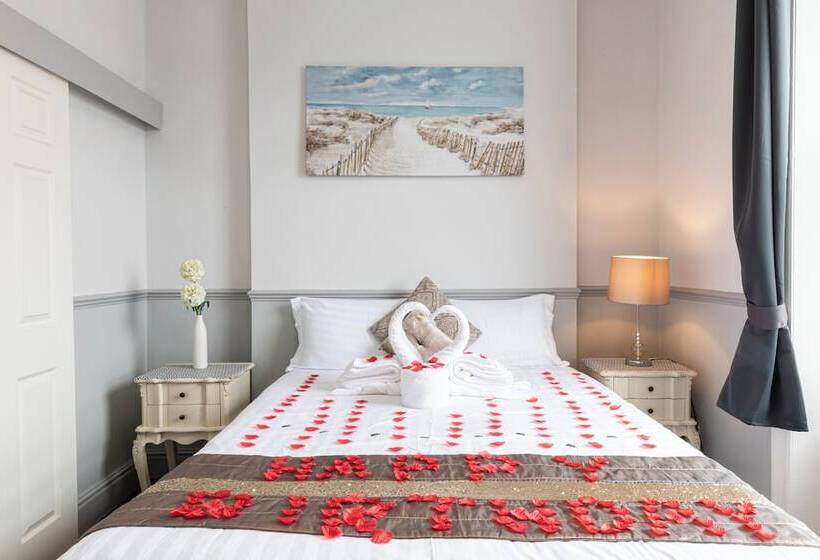 مبيت وإفطار The Manor