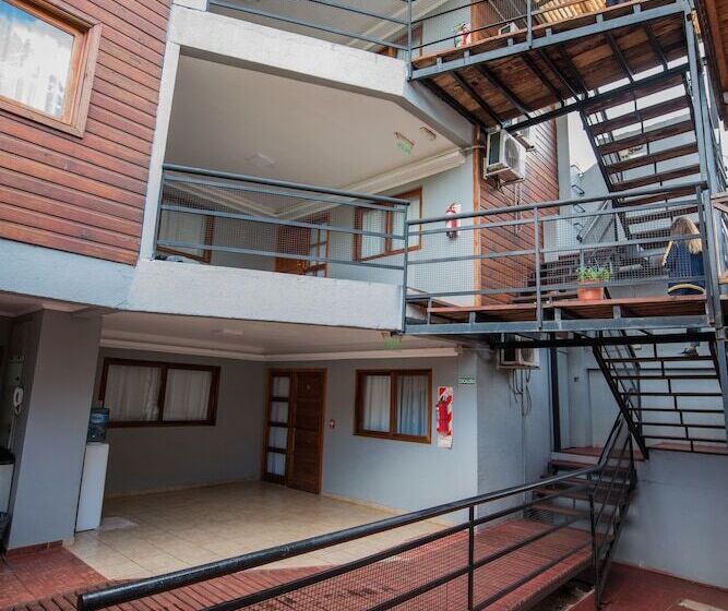 Bed and Breakfast Residencial Los Lapachos