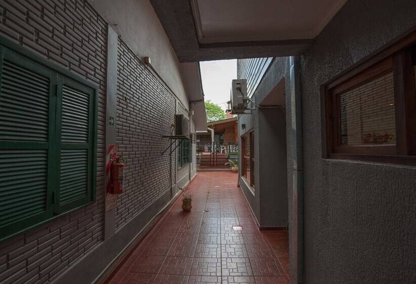 Bed and Breakfast Residencial Los Lapachos