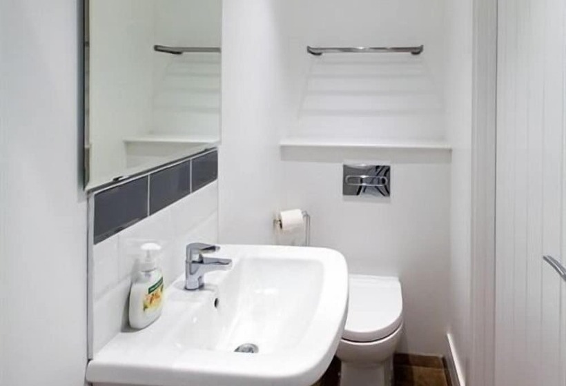 Beddoe Apartments Premier Lodge Eastleigh Near Winchester And Southampton