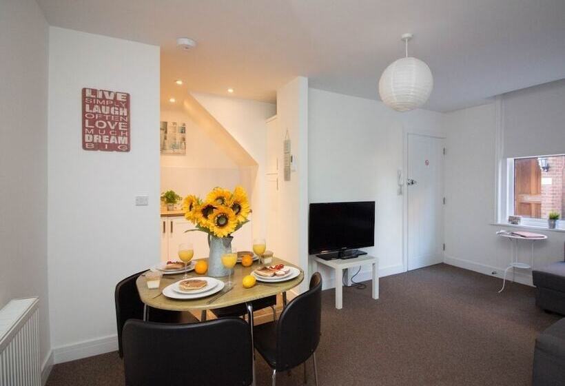 Beddoe Apartments Premier Lodge Eastleigh Near Winchester And Southampton