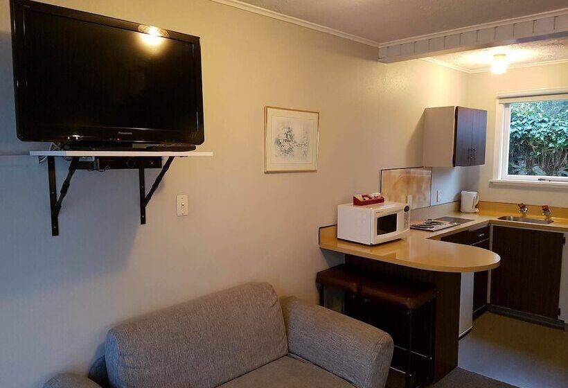 Camberley Court Motel