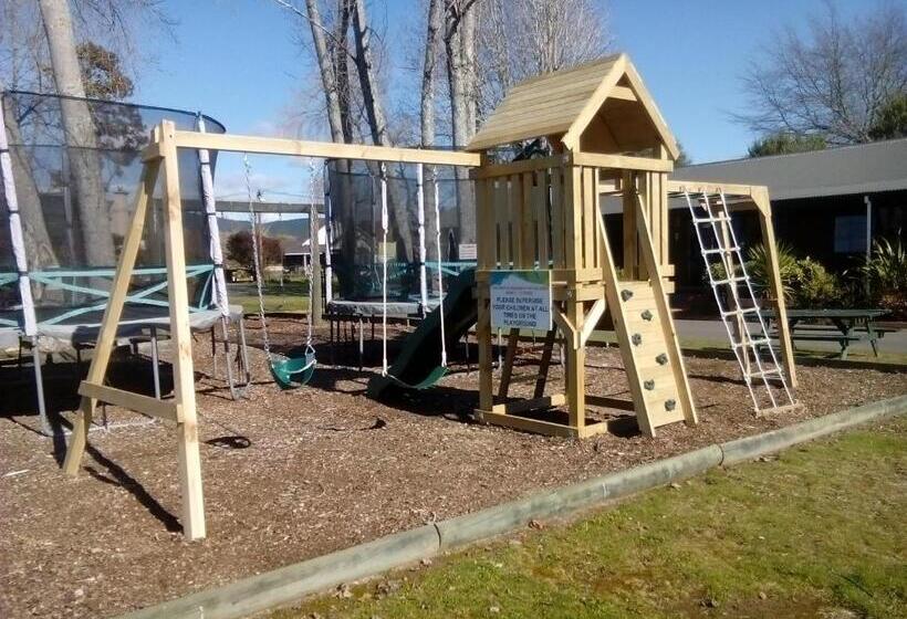 Cedarwood Lakeside Motel & Conference Venue