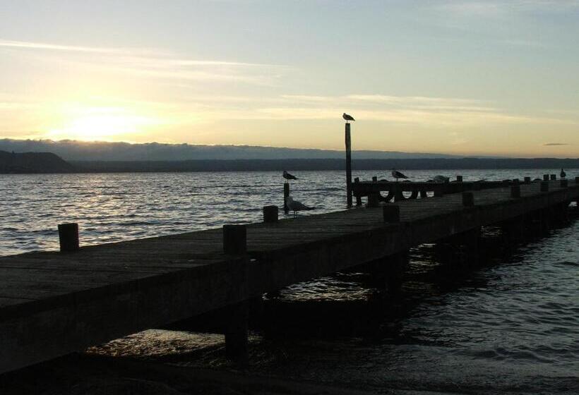 Cedarwood Lakeside Motel & Conference Venue