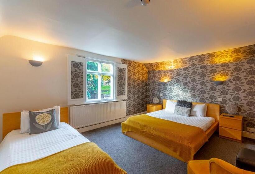 פונדק The Forest Lodge