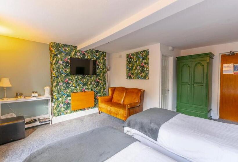 פונדק The Forest Lodge