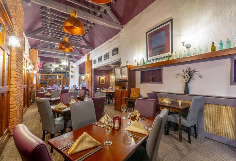 فندق فئة نجمة واحدة The Forest Lodge