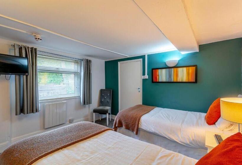 פונדק The Forest Lodge