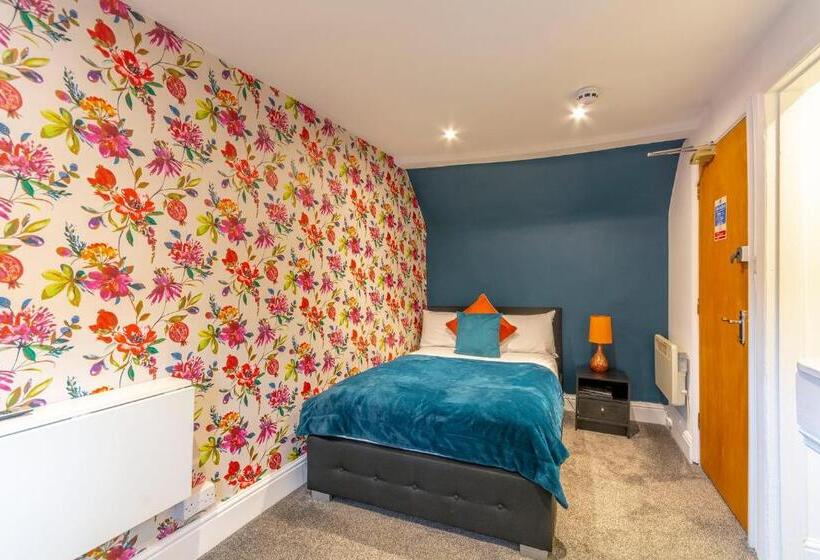 فندق فئة نجمة واحدة The Forest Lodge