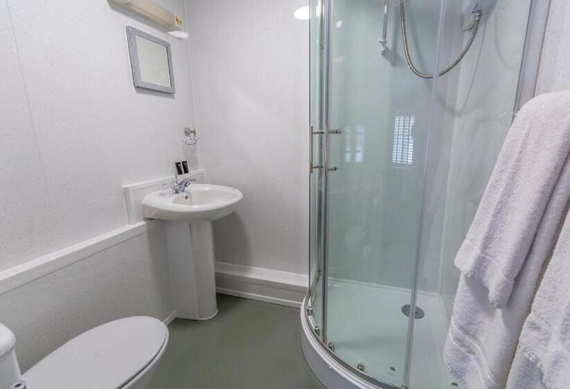 פונדק The Forest Lodge