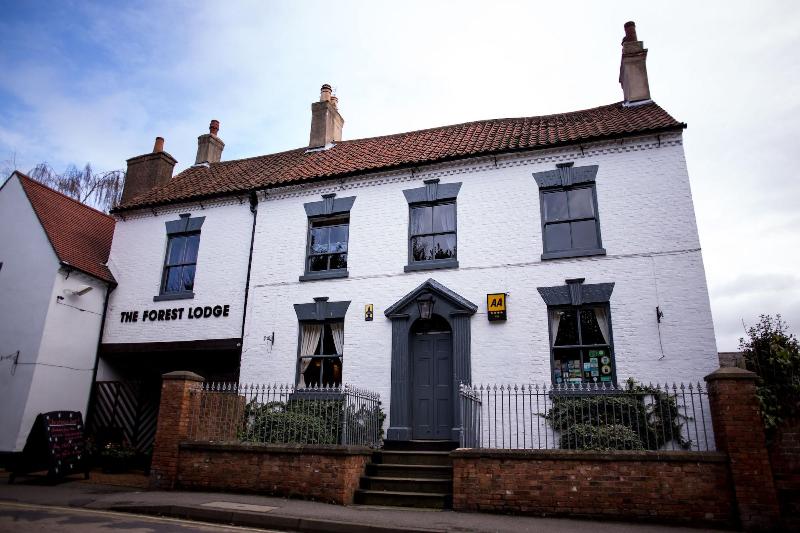 פונדק The Forest Lodge