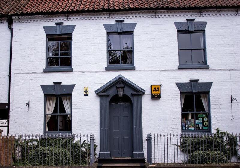 פונדק The Forest Lodge